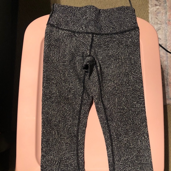 Lululemon black and white high waisted leggings